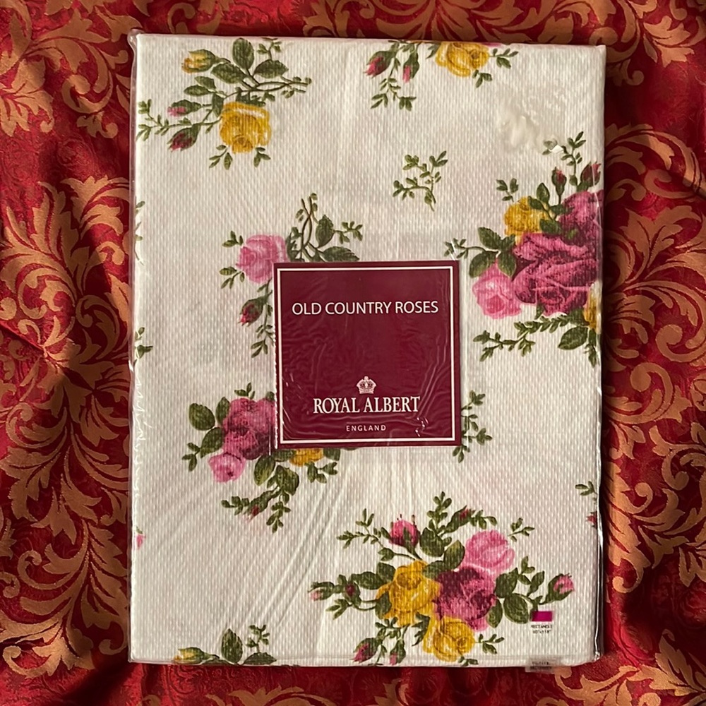 RARE Old Country Roses Oblong Tablecloth 60 x 118
